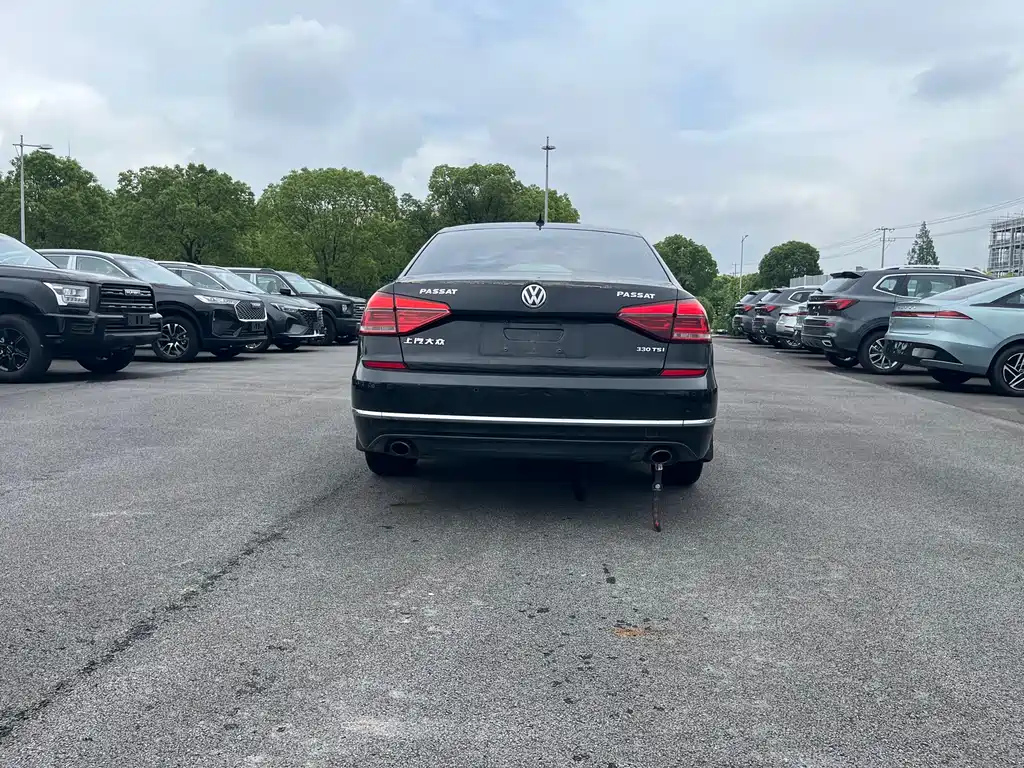 VOLKSWAGEN PASSAT 2017