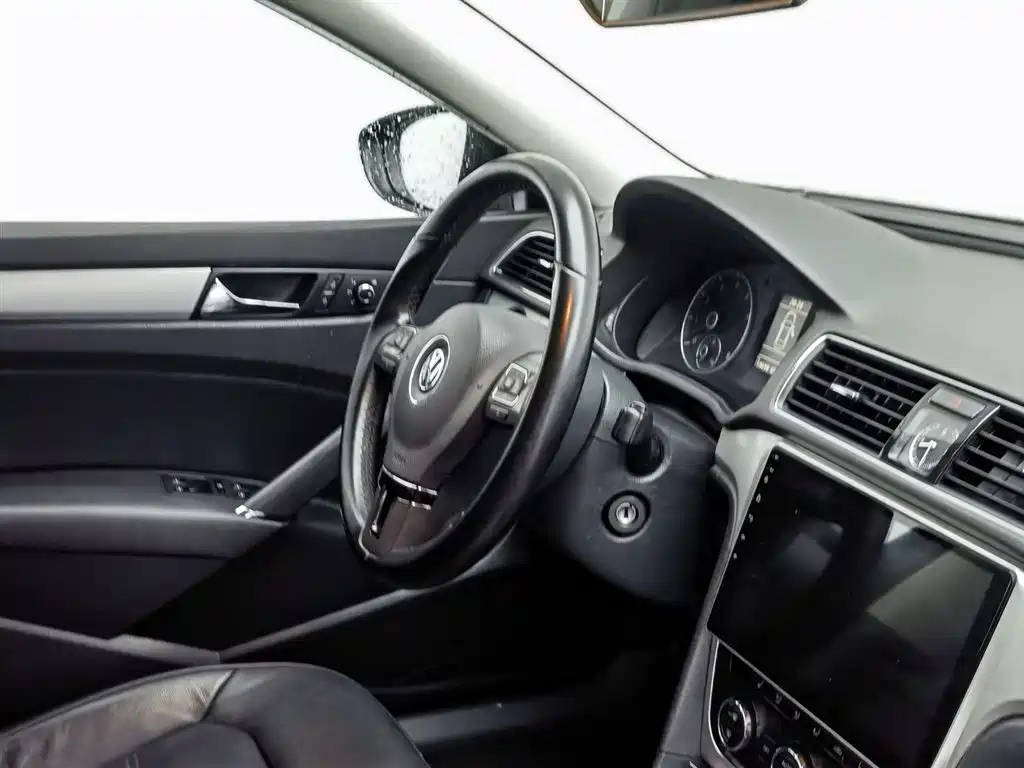 VOLKSWAGEN PASSAT 2015