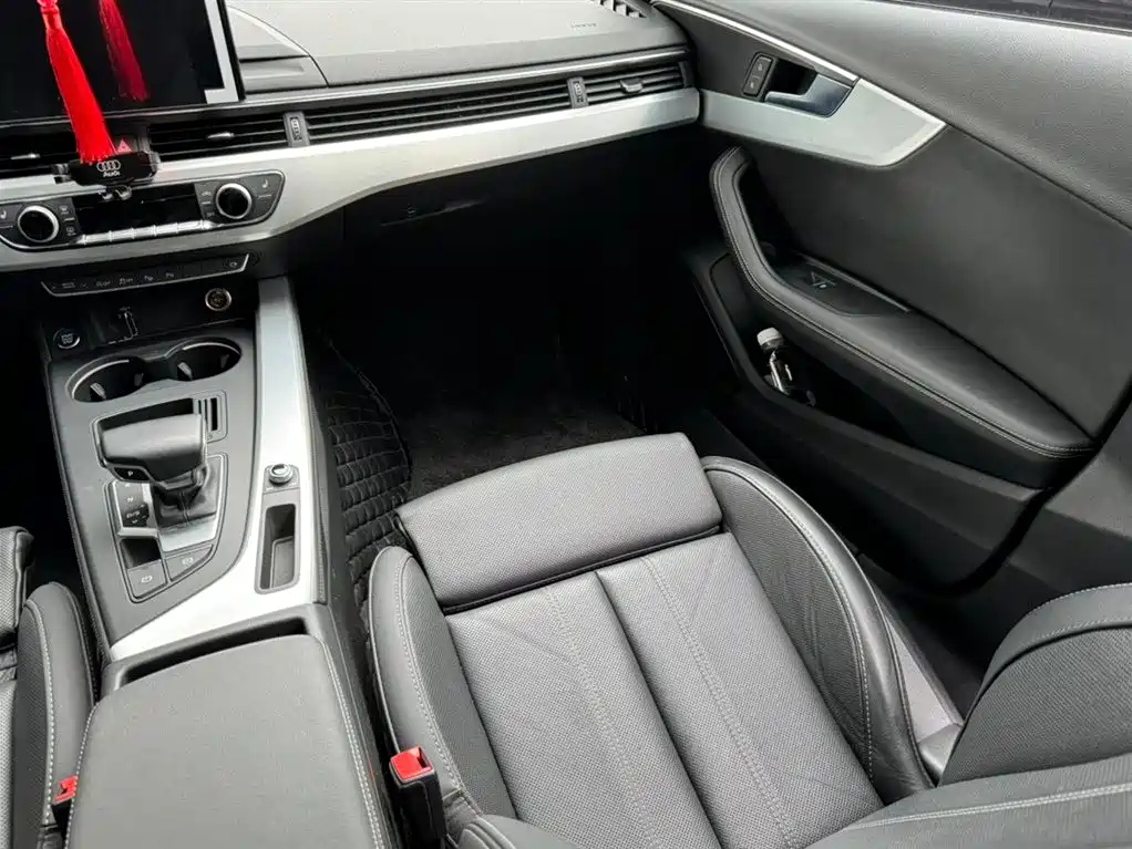 AUDI A4L 2022