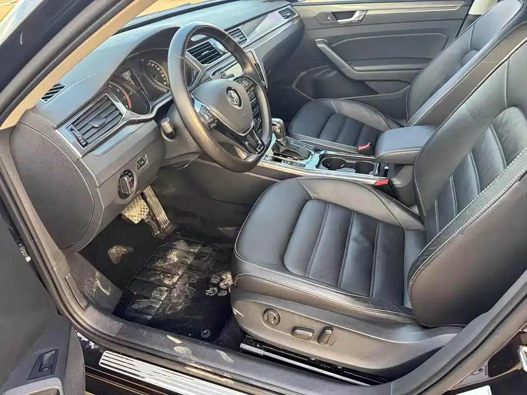 VOLKSWAGEN PASSAT 2017