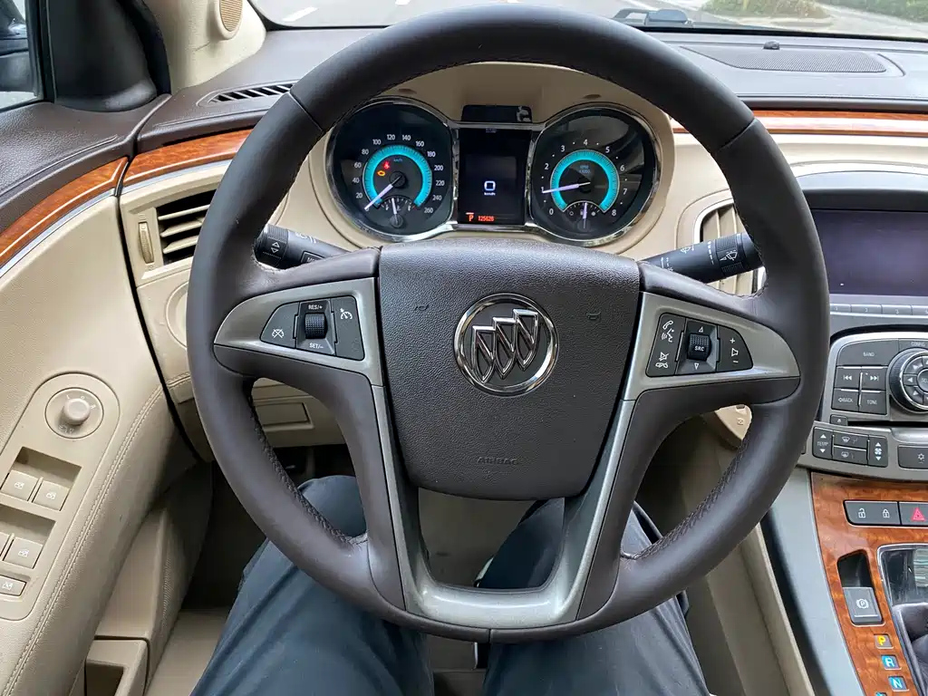 BUICK LACROSSE 2011