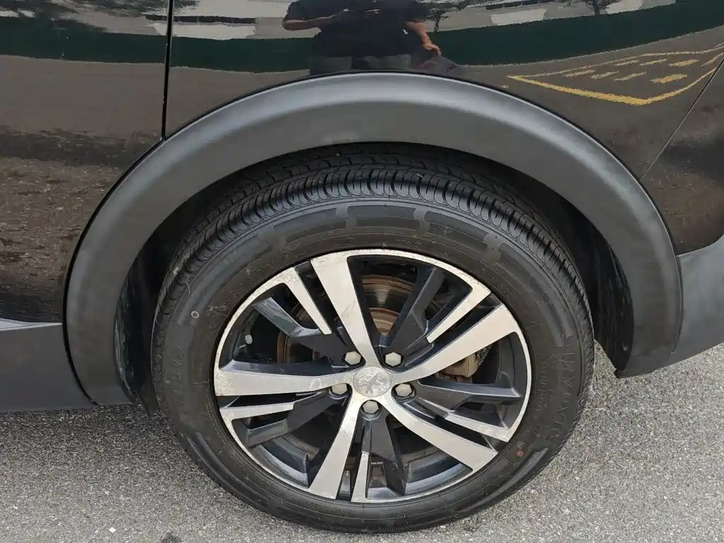 PEUGEOT 5008 2017
