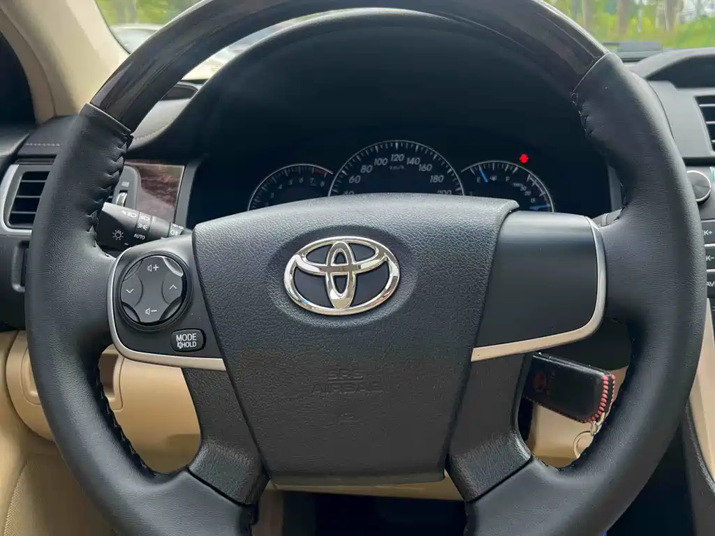 TOYOTA CAMRY 2016