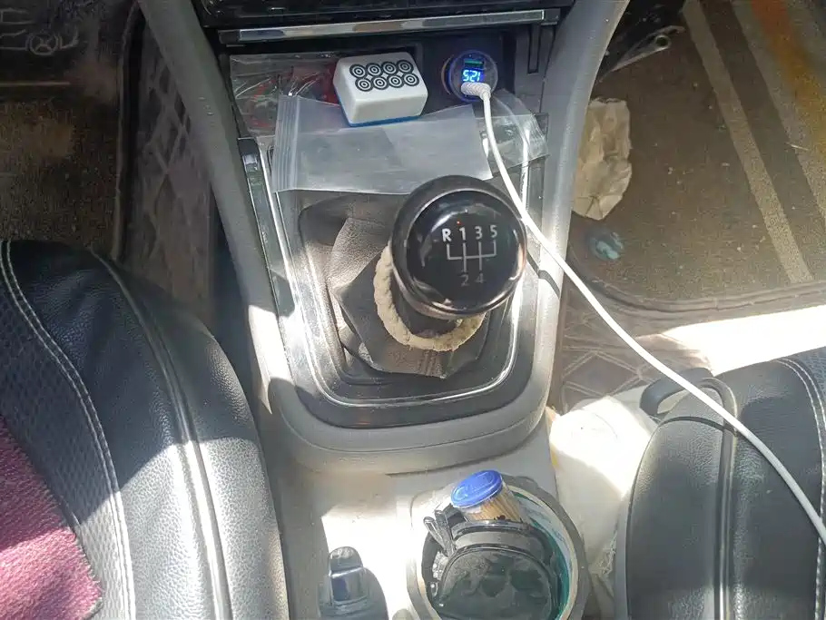 VOLKSWAGEN BORA 2014