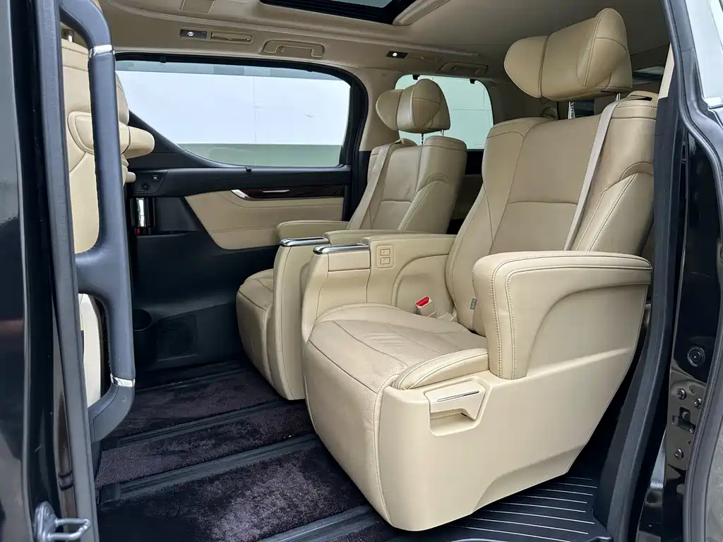 TOYOTA ALPHARD 2018