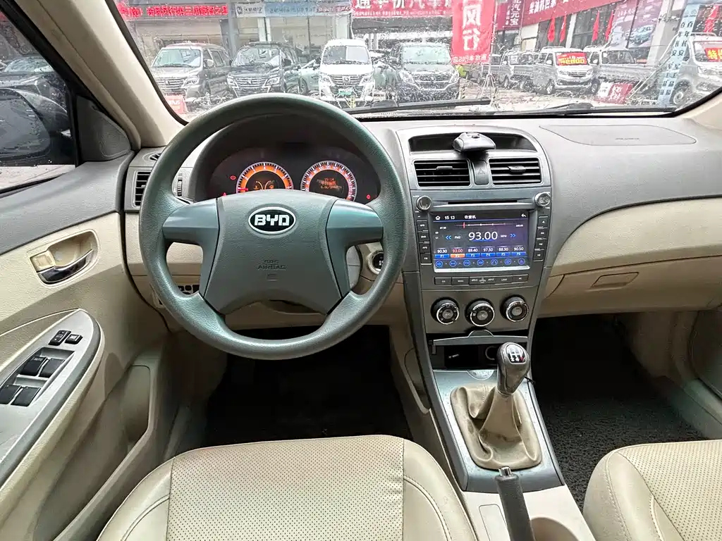 BYD L3 2013
