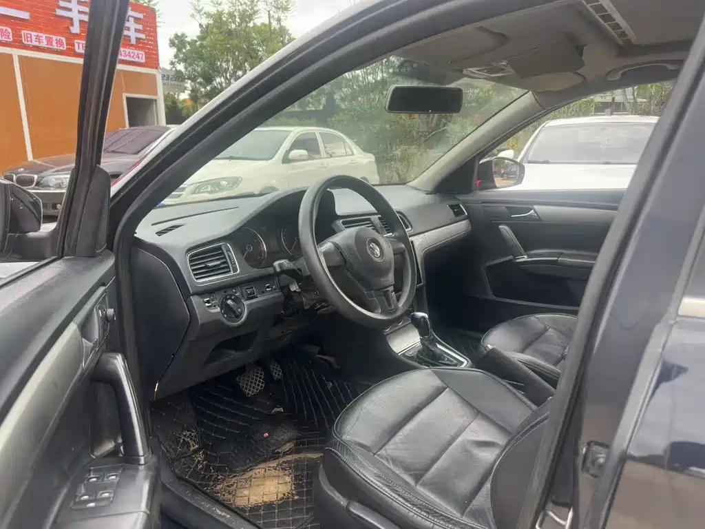 VOLKSWAGEN LAVIDA 2013