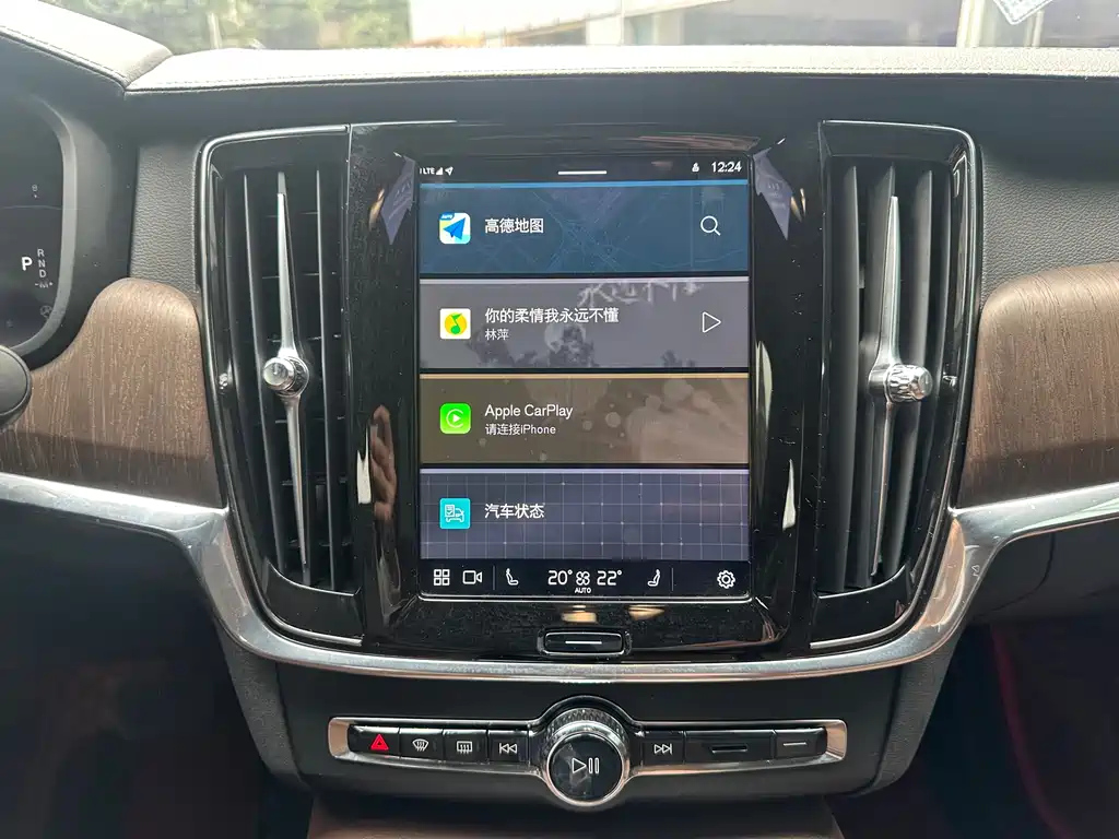 VOLVO S90 2022