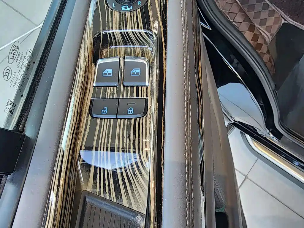 FORD TOUREO 2024