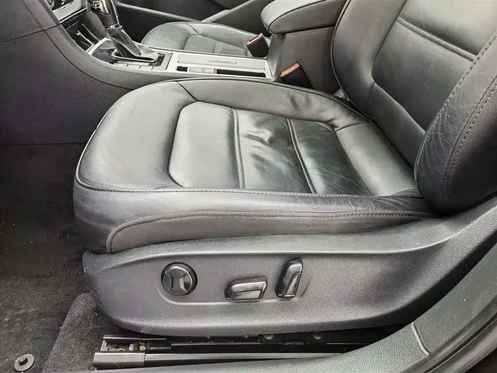 VOLKSWAGEN PASSAT 2015