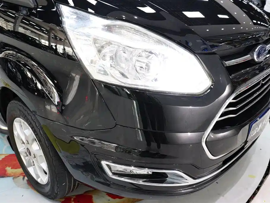 FORD TOUREO 2018