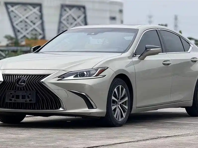 LEXUS ES 2018
