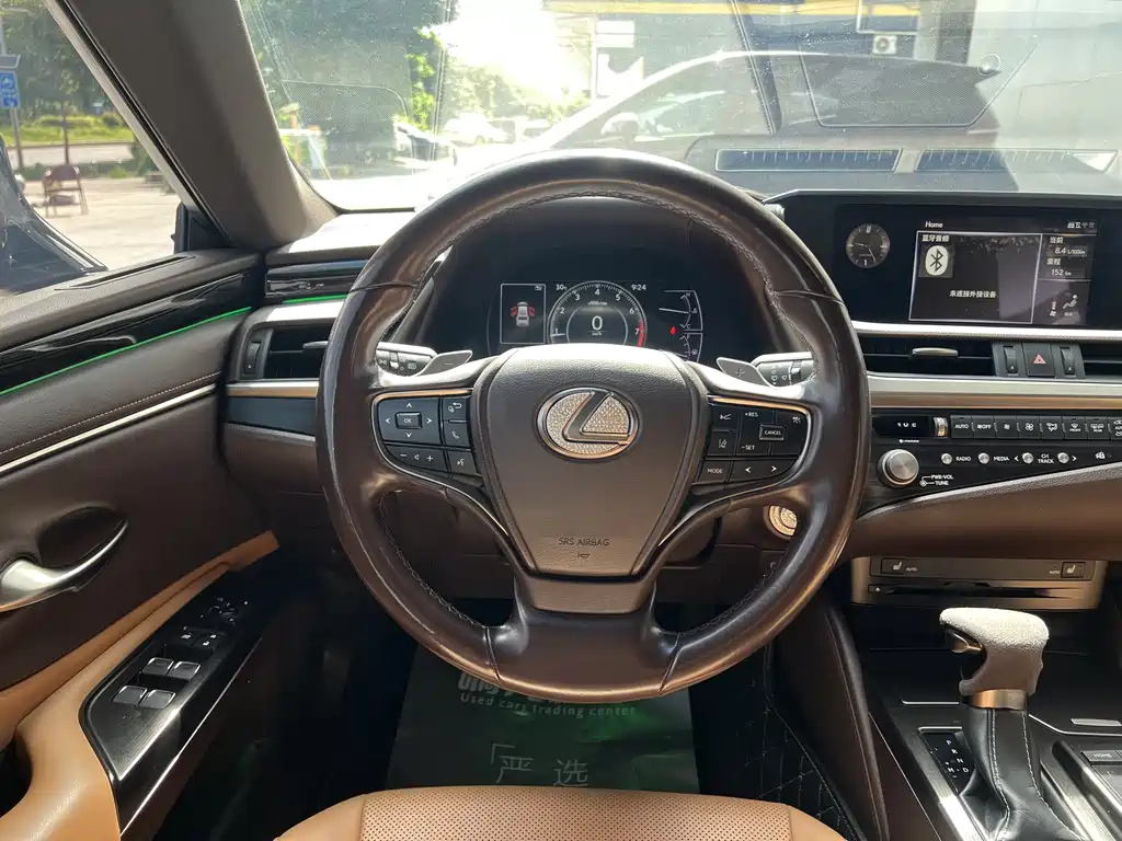 LEXUS ES 2020