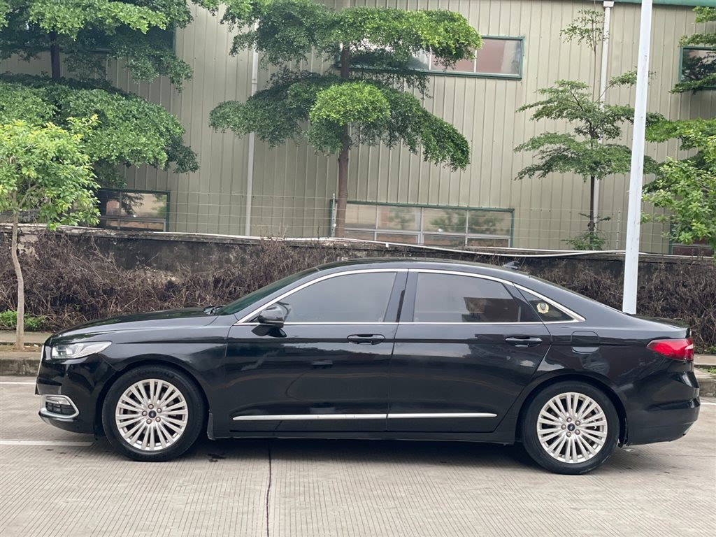 FORD TAURUS 2017