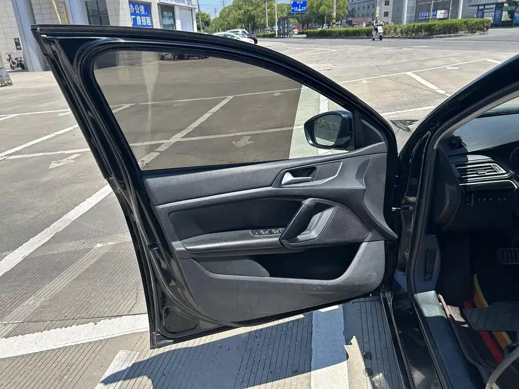 PEUGEOT 408 2014