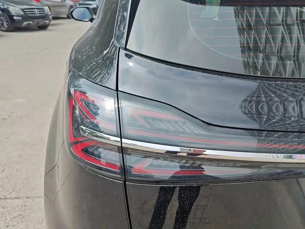 HONGQI HS5 2023