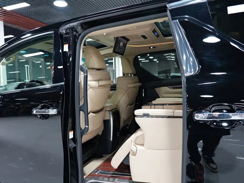 TOYOTA ALPHARD 2018