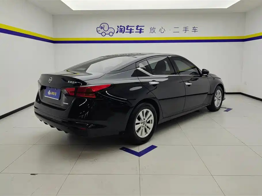 NISSAN TEANA 2020