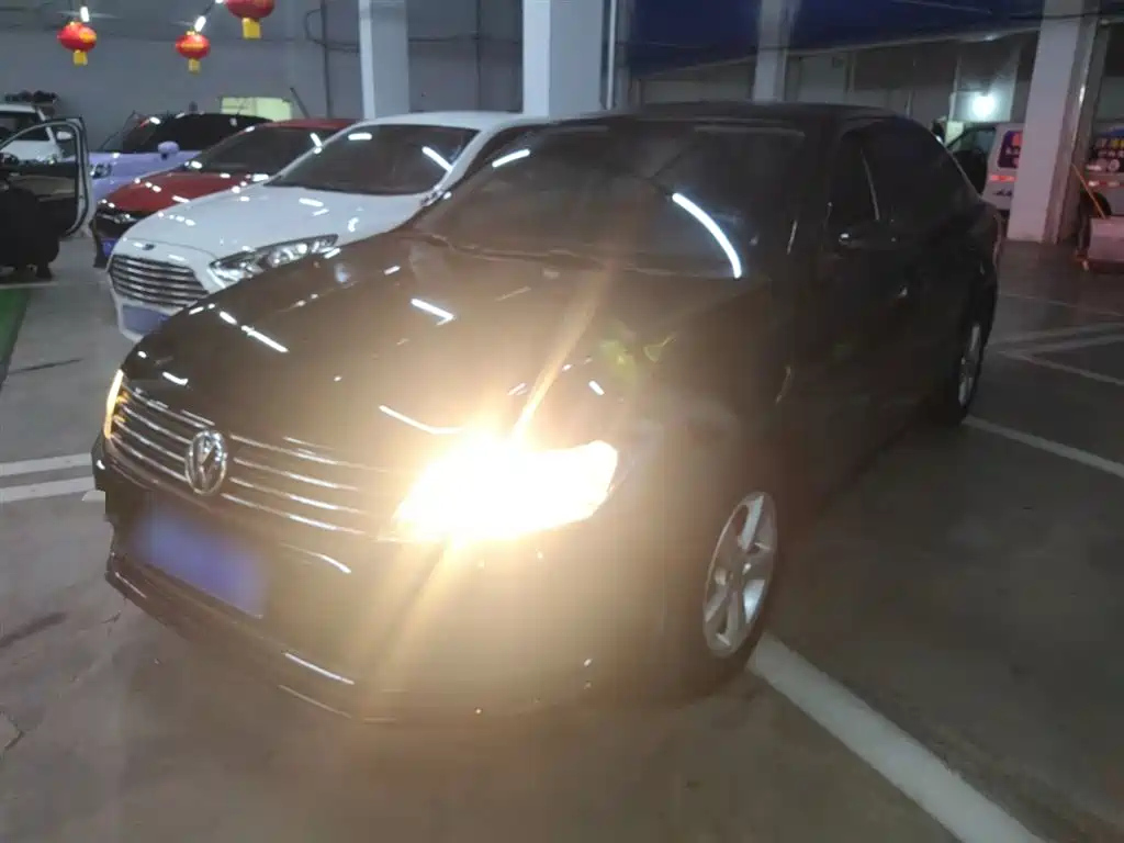 VOLKSWAGEN LAVIDA 2015