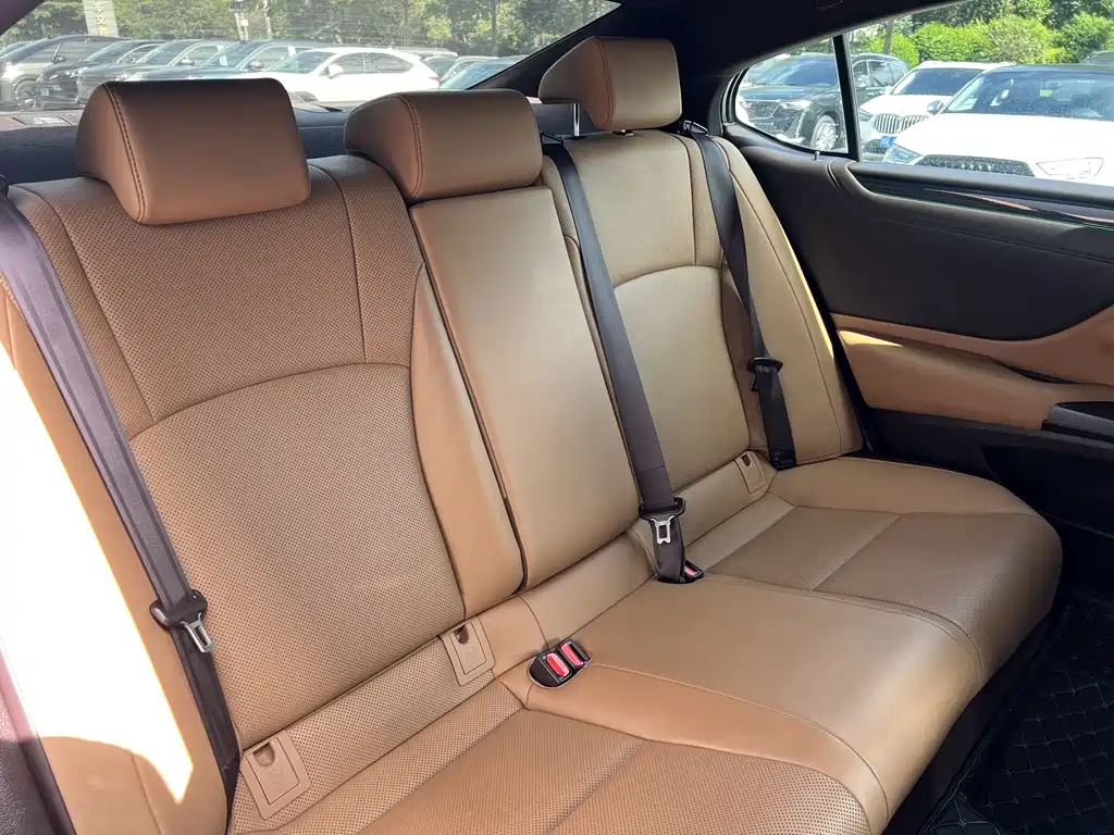 LEXUS ES 2020
