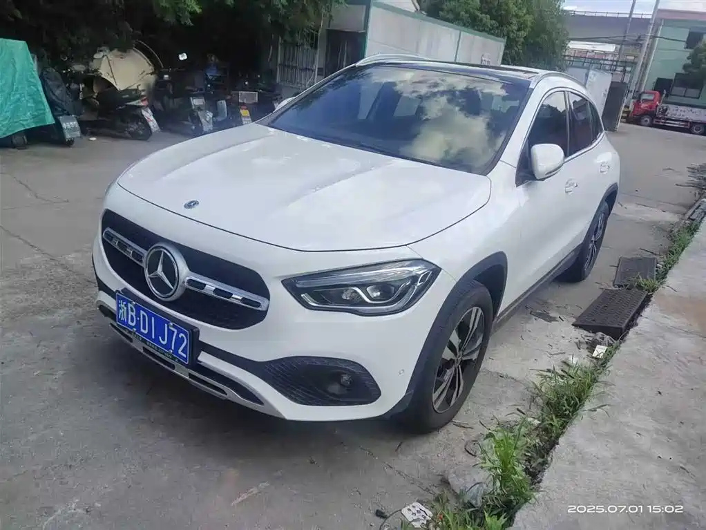 MERCEDES BENZ GLA 2020