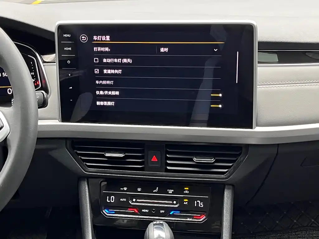 VOLKSWAGEN BORA 2023