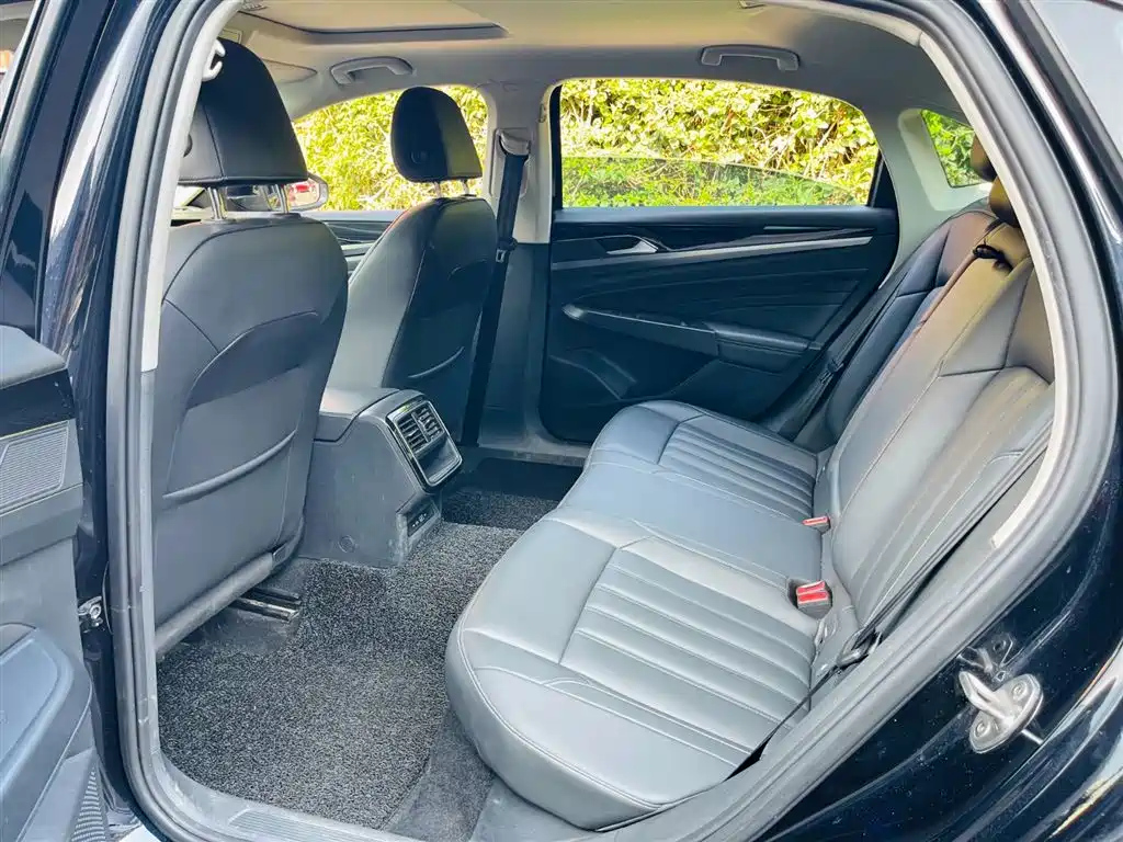 VOLKSWAGEN PASSAT 2022