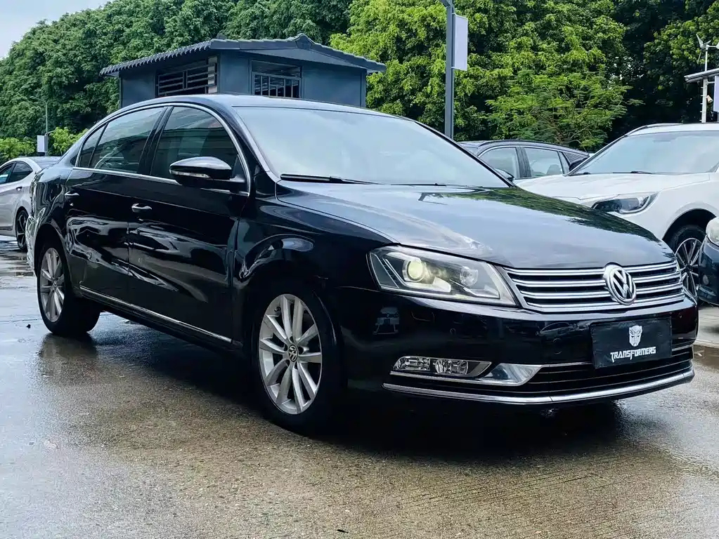 VOLKSWAGEN MAGOTAN 2012