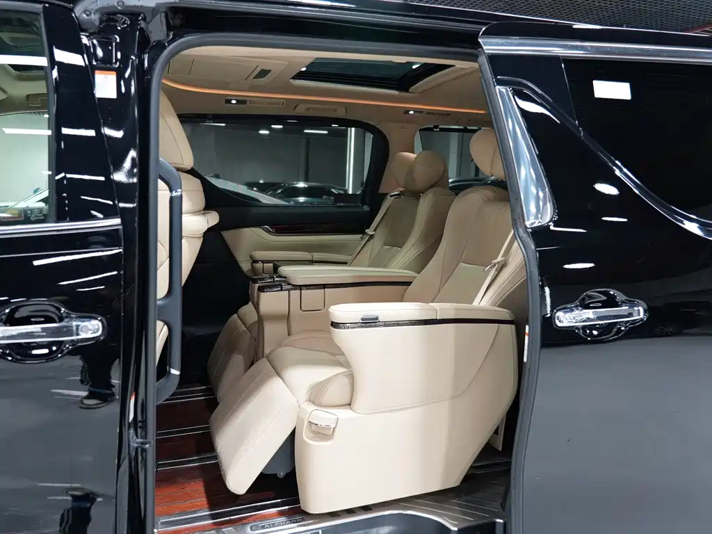 TOYOTA ALPHARD 2018