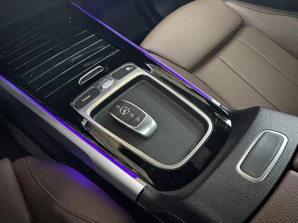 MERCEDES BENZ GLB 2024