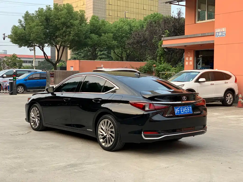 LEXUS ES 2018