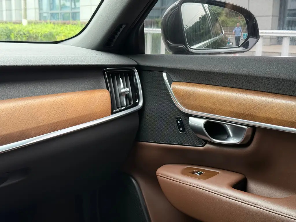 VOLVO S90 2023