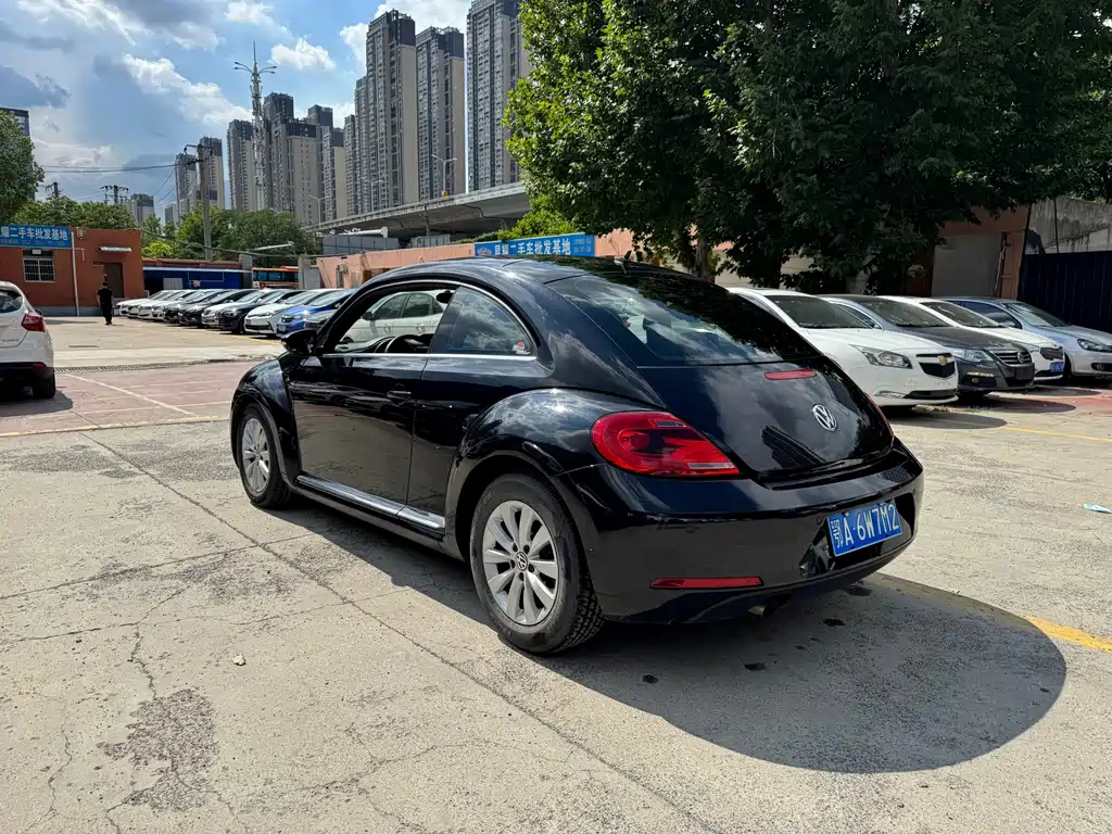 VOLKSWAGEN BEETLE 2014