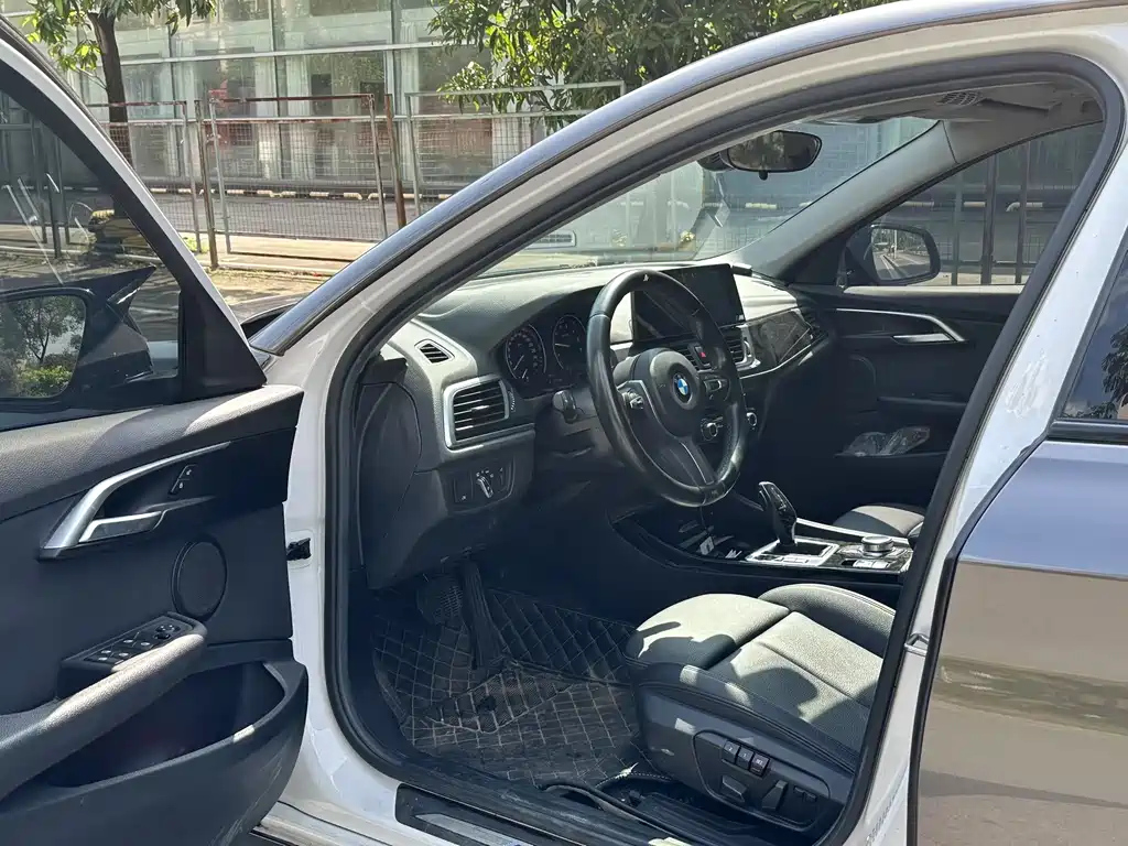 BMW 1-SERIES 2019