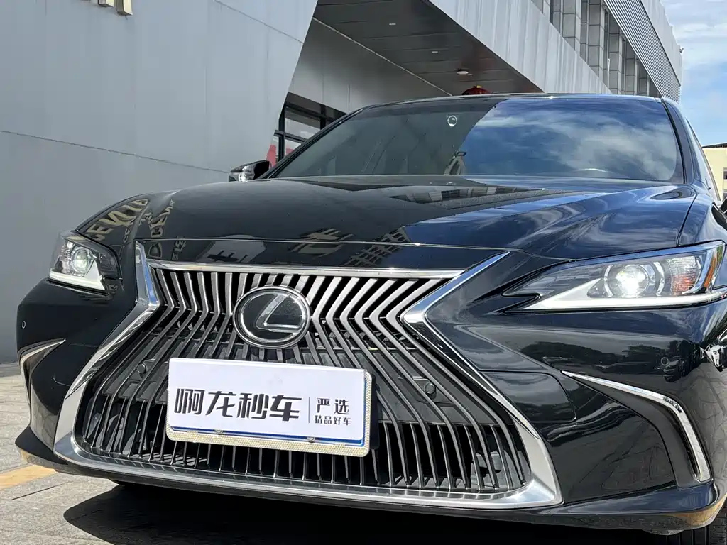 LEXUS ES 2020