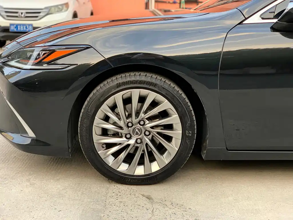 LEXUS ES 2018