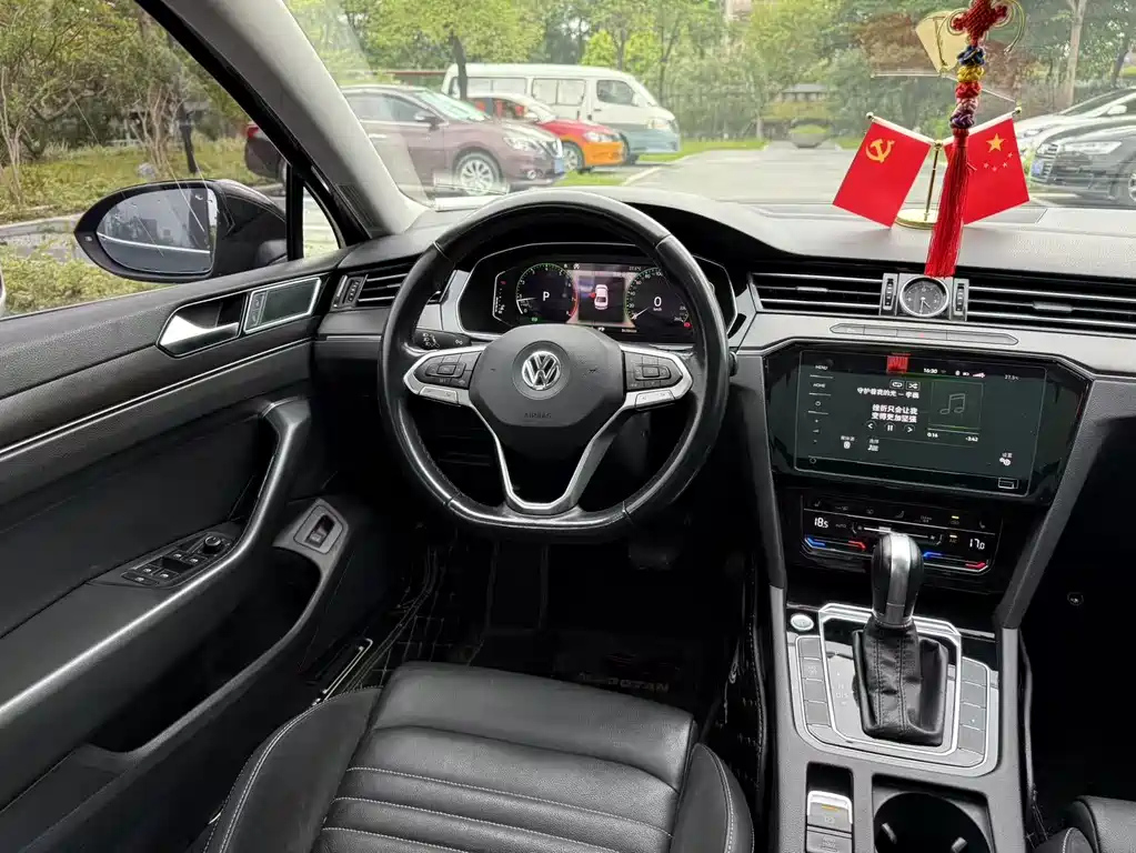VOLKSWAGEN MAGOTAN 2020