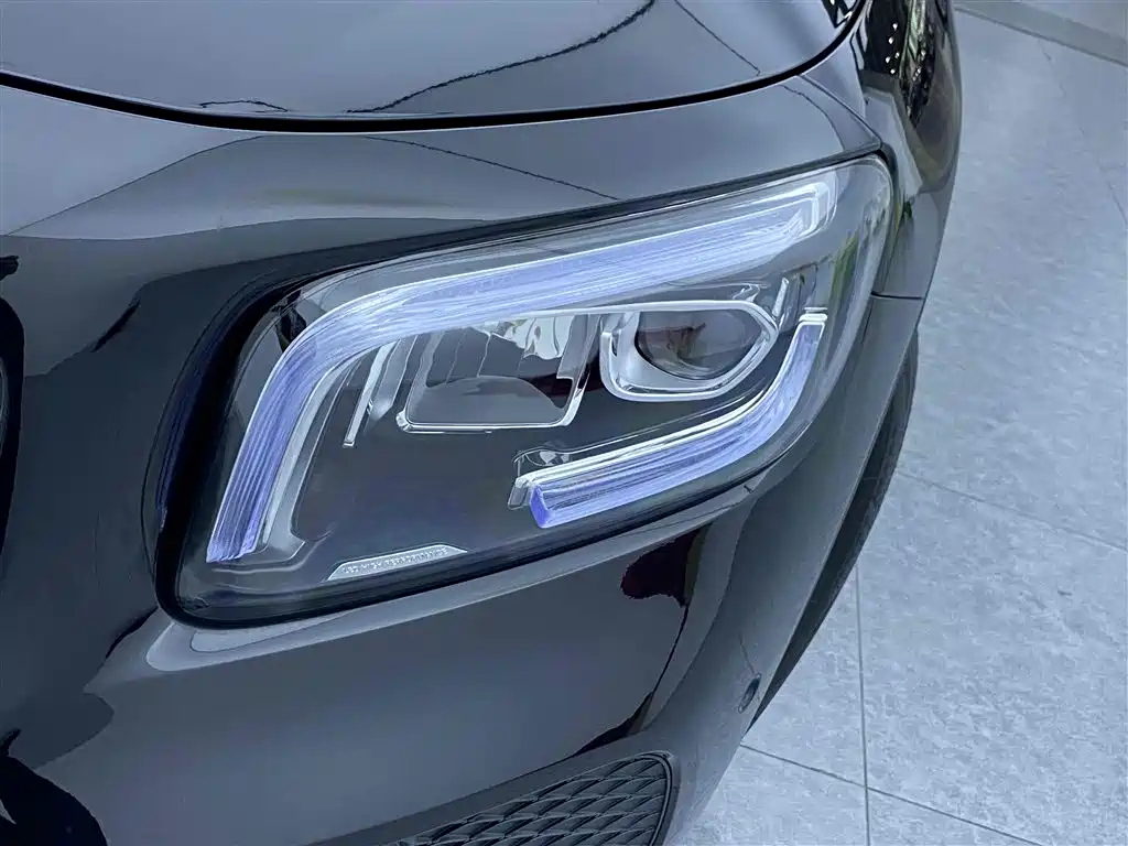 MERCEDES BENZ GLB 2023