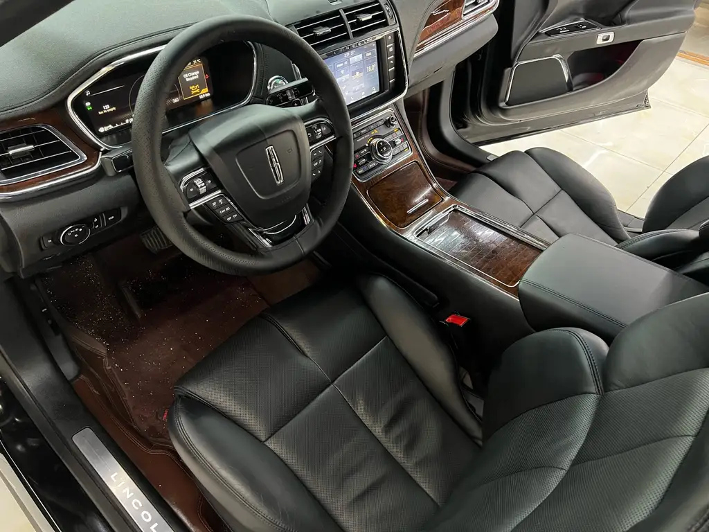 LINCOLN CONTINENTAL 2019