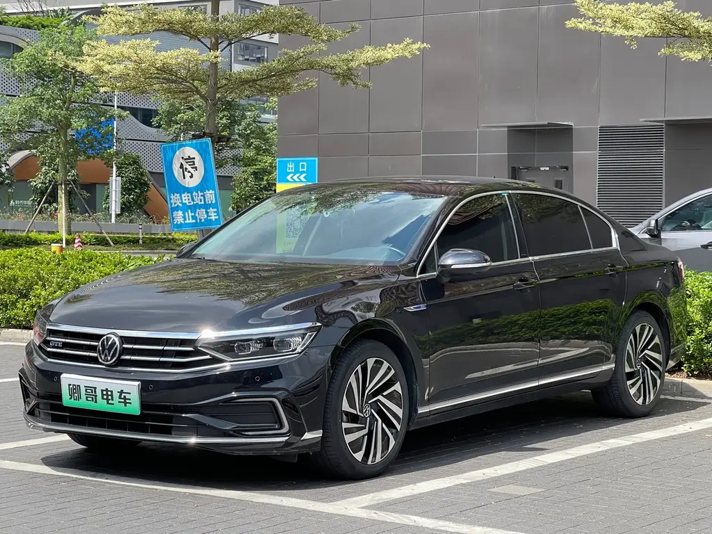VOLKSWAGEN MAGOTAN GTE PLUG IN HYBRID 2020