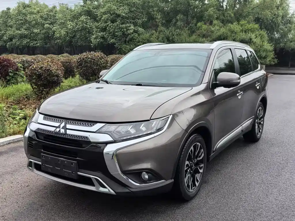 MITSUBISHI OUTLANDER 2020