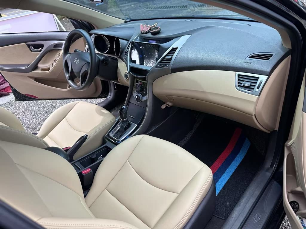 HYUNDAI ELANTRA 2012