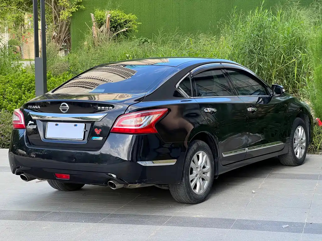 NISSAN TEANA 2015
