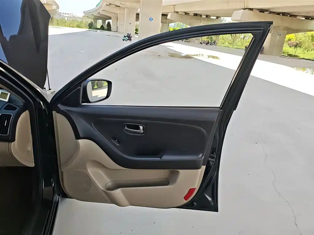 HYUNDAI CELESTA 2011