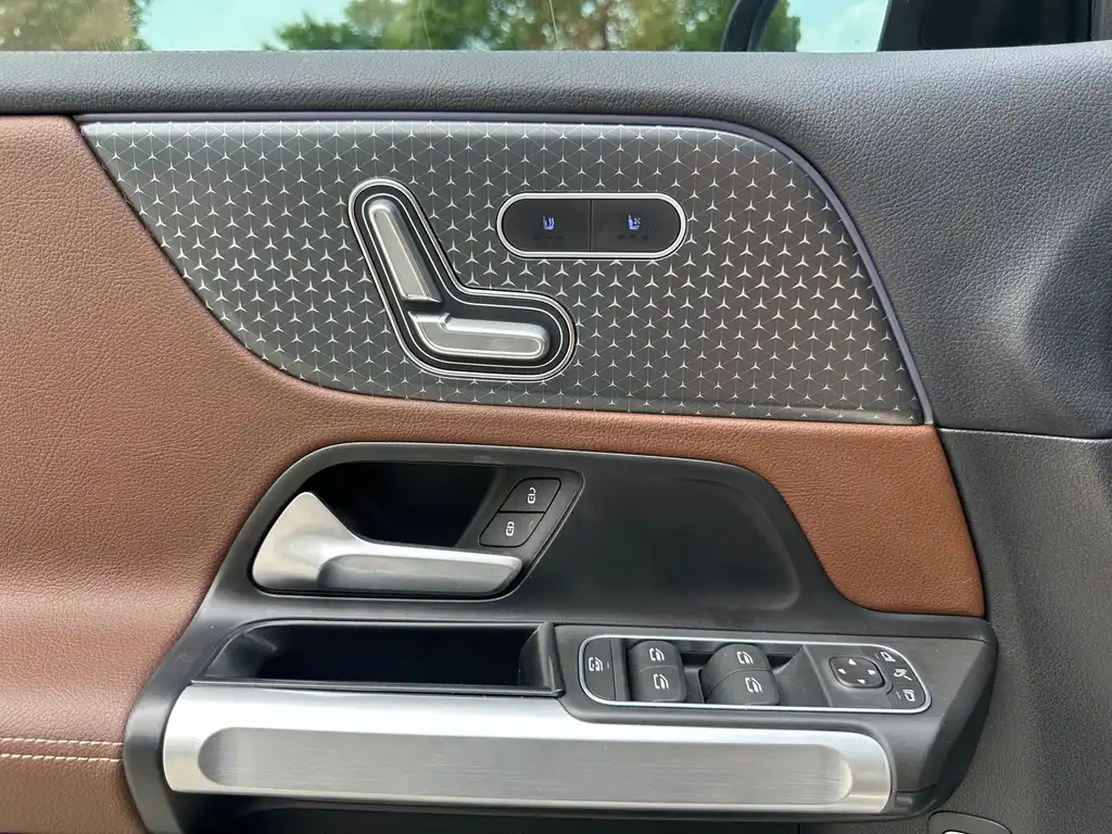 MERCEDES BENZ GLB 2024