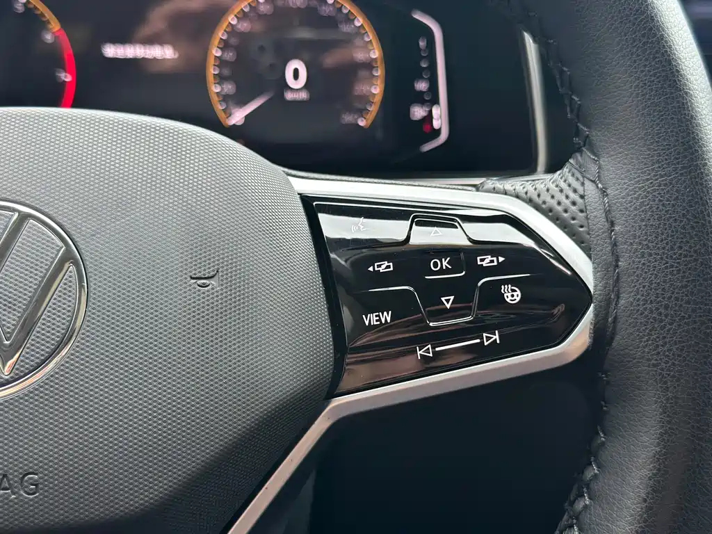 VOLKSWAGEN TIGUAN L 2022