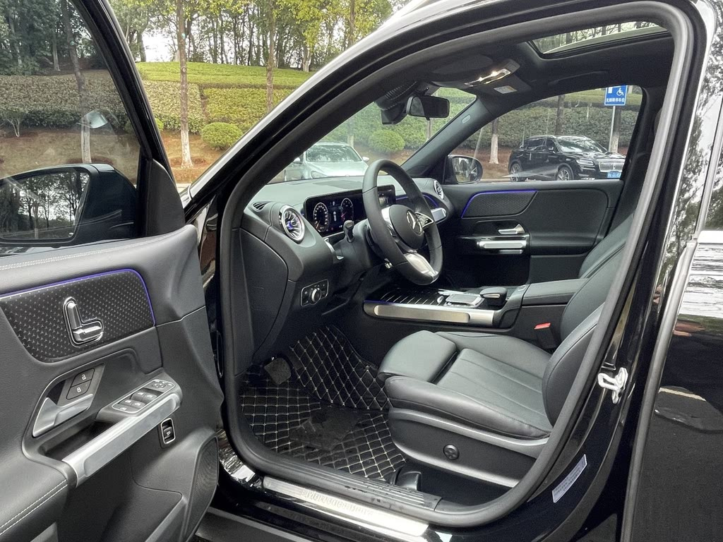 MERCEDES BENZ GLB 2024