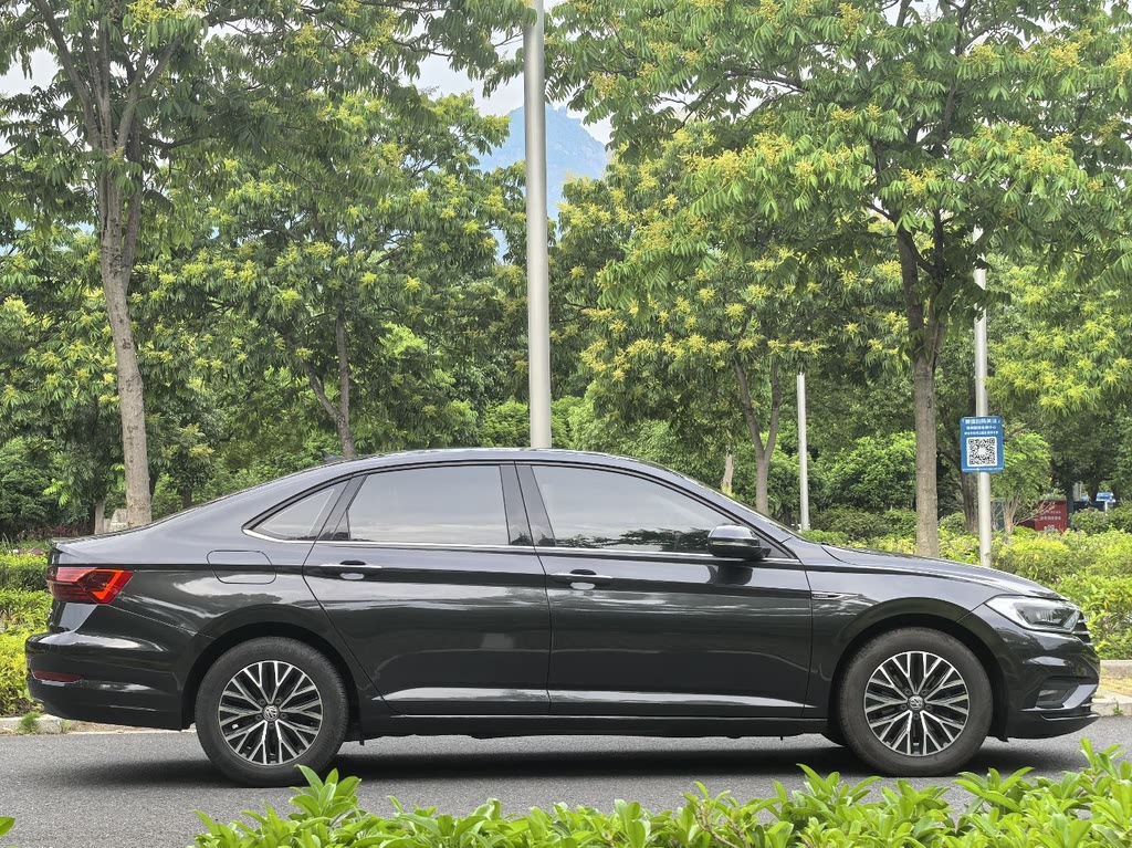 VOLKSWAGEN SAGITAR 2021