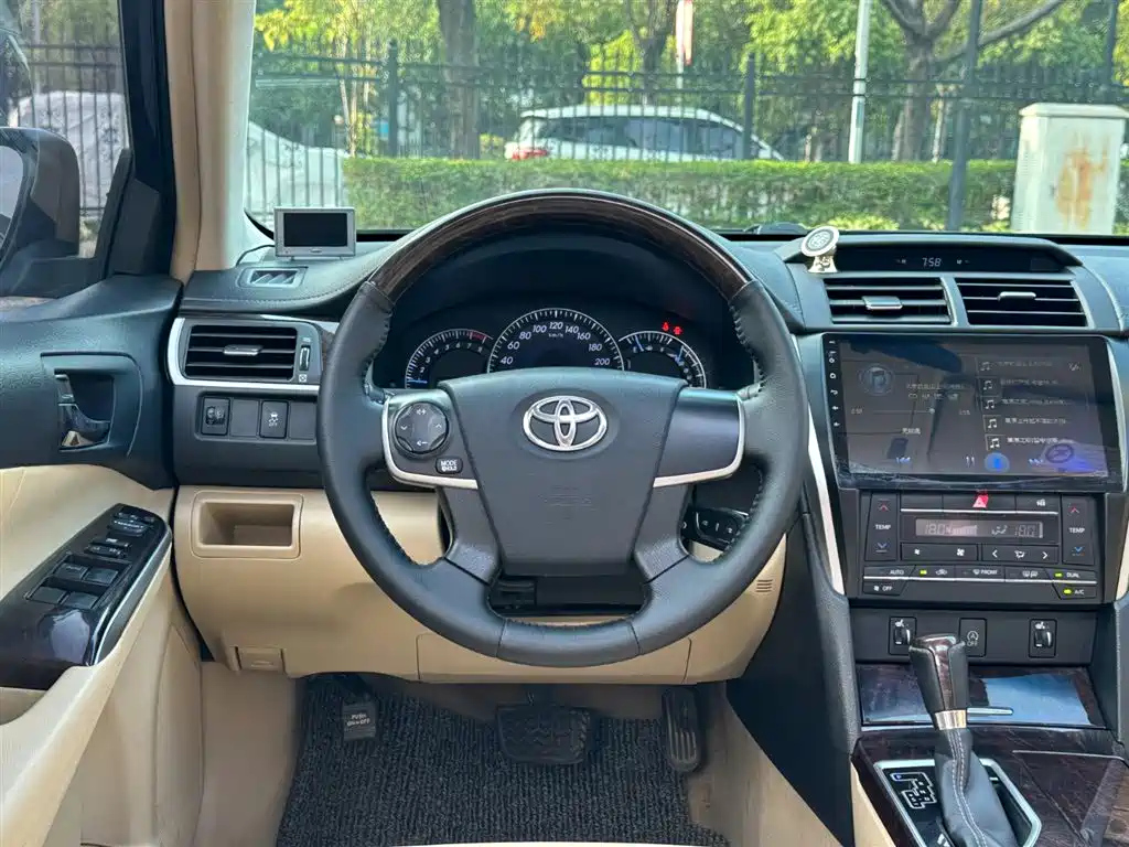 TOYOTA CAMRY 2016