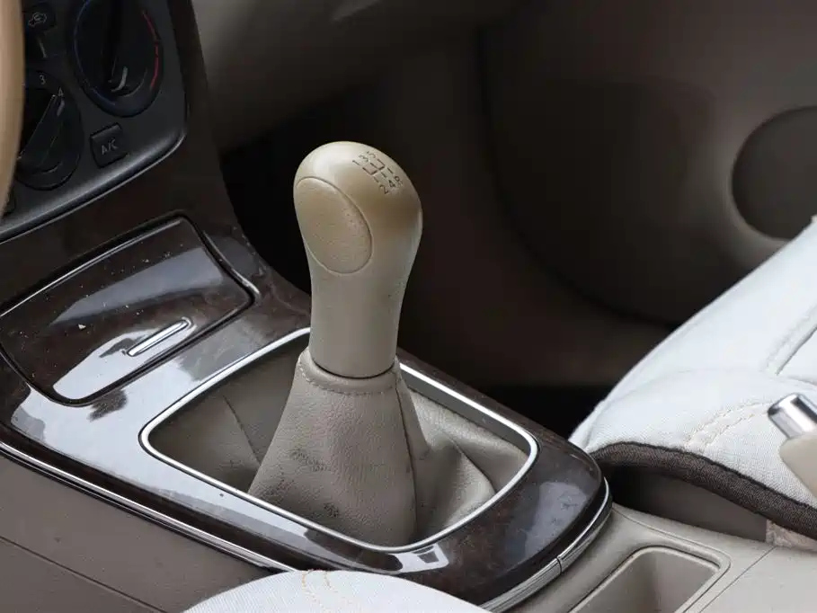 NISSAN SYLPHY 2013